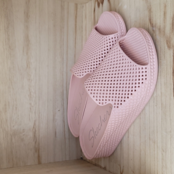 Skechers Plastic Waffle Design Open Toe Wedges - Picture 2 of 8